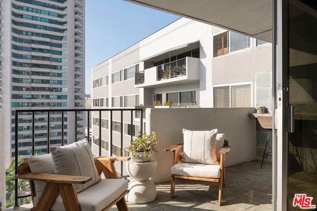 10450 Wilshire Boulevard 12C, Los Angeles, CA 90024 — photo 13 of 32