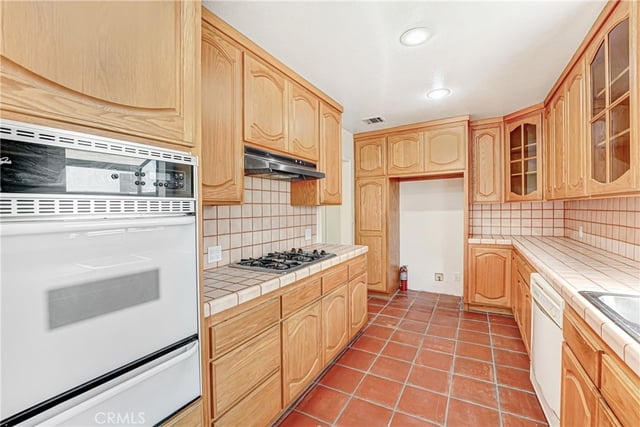 1009 S Rimpau, Los Angeles, CA 90019 — photo 11 of 31