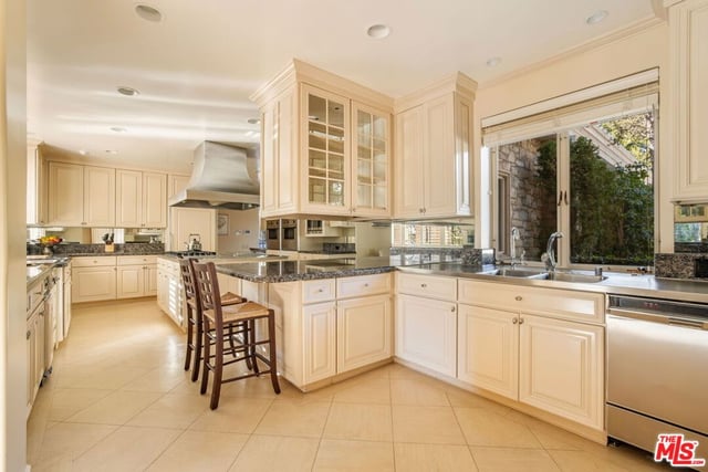 400 St Cloud Road, Los Angeles, CA 90077 — photo 18 of 27