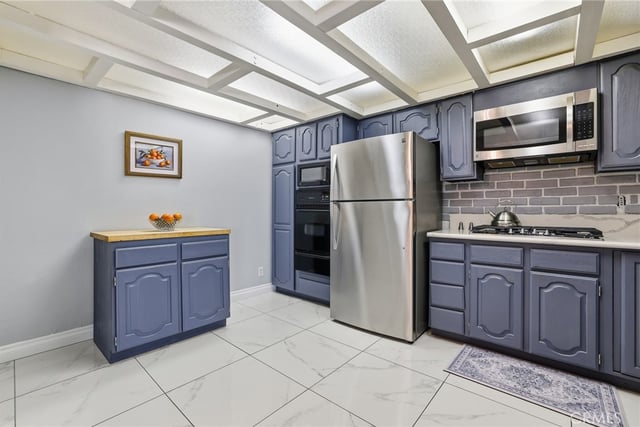 18927 Claycrest, Canyon Country, CA 91351 — photo 11 of 34