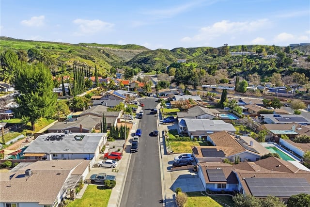 18927 Claycrest, Canyon Country, CA 91351 — photo 32 of 34