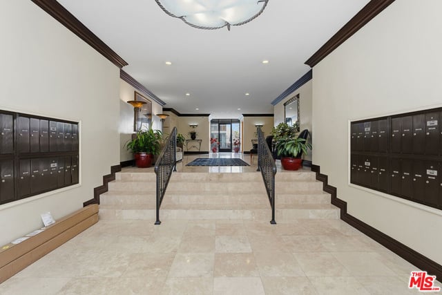 1015 N Kings Road 110, West Hollywood, CA 90069 — photo 30 of 36