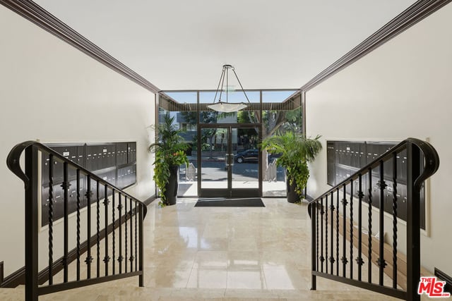 1015 N Kings Road 110, West Hollywood, CA 90069 — photo 31 of 36