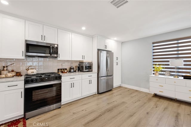 16052 16050 Bahama Street, North Hills, CA 91343 — photo 11 of 25