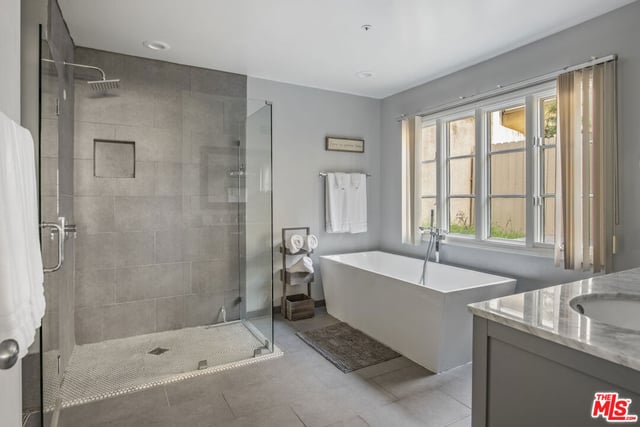 8032 Willow Glen Road, Los Angeles, CA 90046 — photo 11 of 25