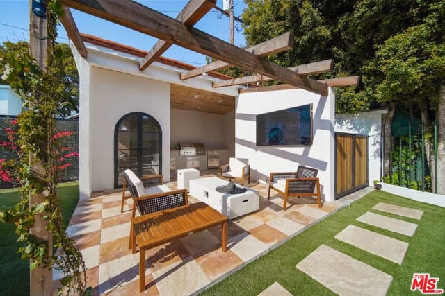 180 S Vista Street, Los Angeles, CA 90036 — photo 4 of 25