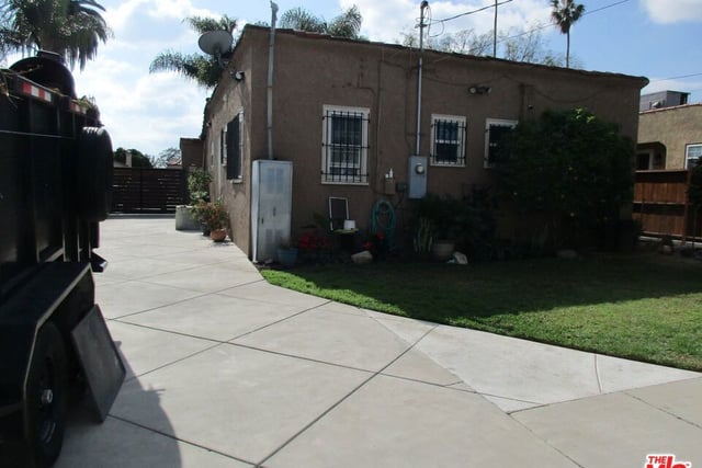 1829 W 84th Place, Los Angeles, CA 90047 — photo 31 of 36