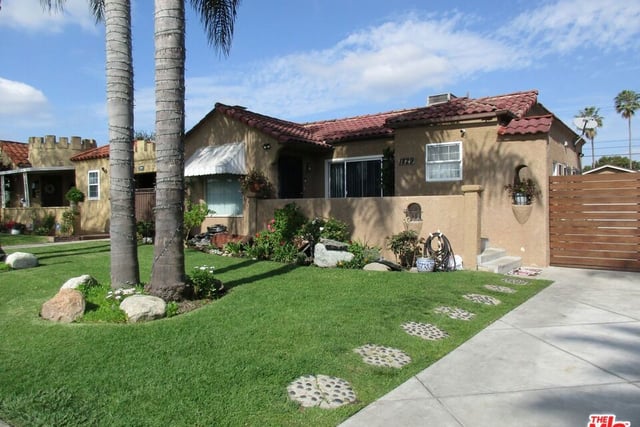 1829 W 84th Place, Los Angeles, CA 90047 — photo 4 of 36