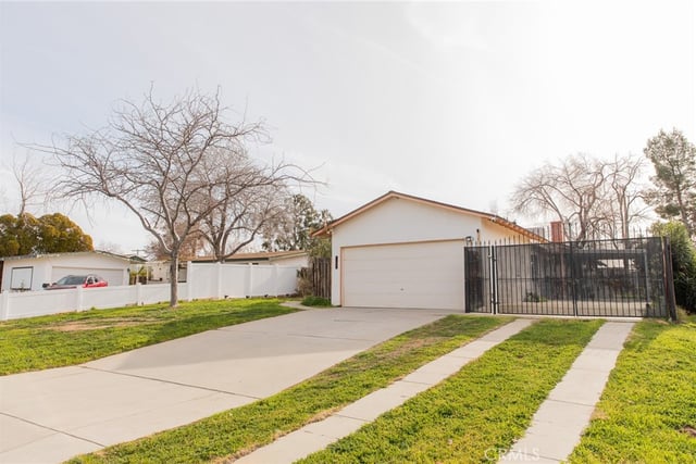 38990 Juniper Tree, Palmdale, CA 93551 — photo 3 of 34