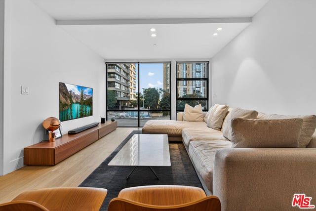 10777 Wilshire Boulevard 208, Los Angeles, CA 90024 — photo 11 of 44