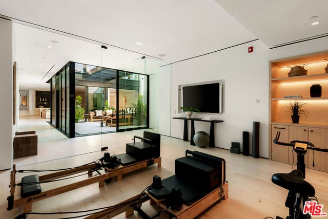 1210 Laurel Way, Beverly Hills, CA 90210 — photo 18 of 53