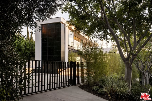 1210 Laurel Way, Beverly Hills, CA 90210 — photo 3 of 53
