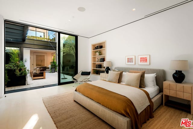 1210 Laurel Way, Beverly Hills, CA 90210 — photo 30 of 53