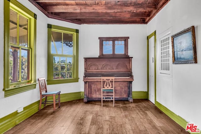 281 E AVENUE 33, Los Angeles, CA 90031 — photo 4 of 44
