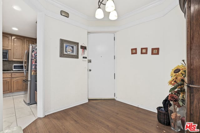 4230 Stansbury Avenue 105, Sherman Oaks, CA 91423 — photo 10 of 21