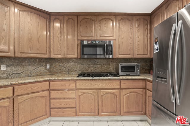 4230 Stansbury Avenue 105, Sherman Oaks, CA 91423 — photo 11 of 21