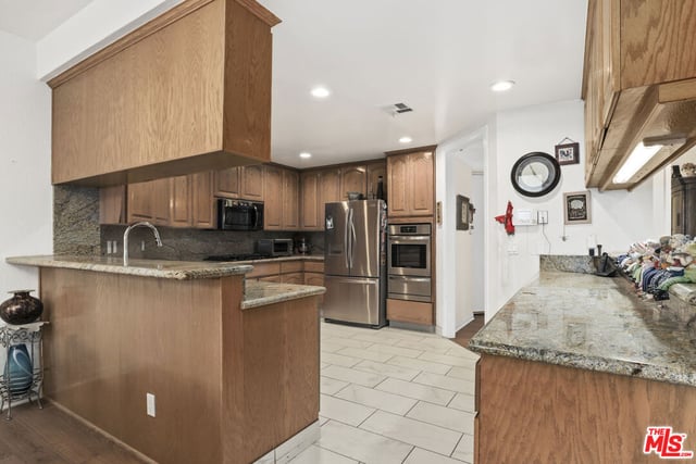 4230 Stansbury Avenue 105, Sherman Oaks, CA 91423 — photo 9 of 21