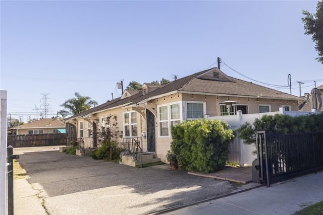 6614 Camellia Avenue, North Hollywood, CA 91606 — photo 11 of 17