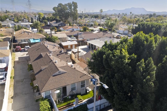 6614 Camellia Avenue, North Hollywood, CA 91606 — photo 2 of 17