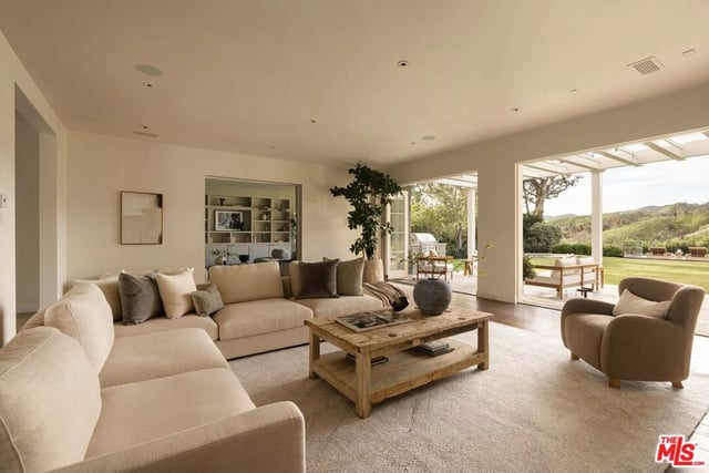 1319 Amalfi Drive, Pacific Palisades, CA 90272 — photo 8 of 28