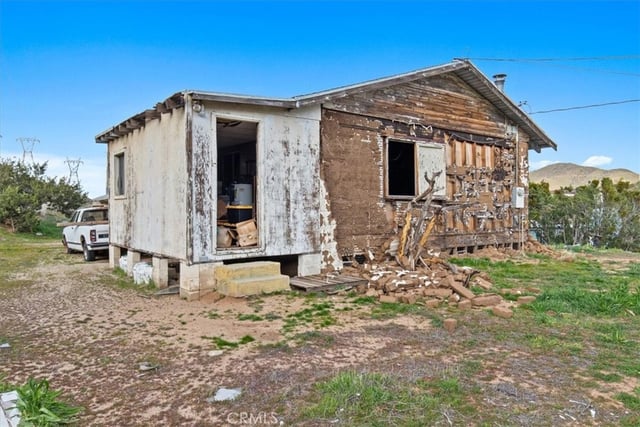 32301 Angeles Forest, Palmdale, CA 93550 — photo 4 of 40