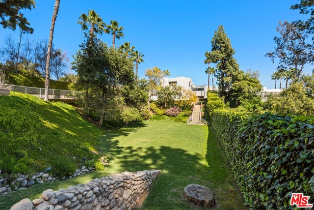 300 N San Rafael Avenue, Pasadena, CA 91105 — photo 11 of 12