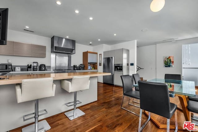 17 N Venice Boulevard, Venice, CA 90291 — photo 10 of 36