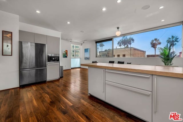 17 N Venice Boulevard, Venice, CA 90291 — photo 12 of 36