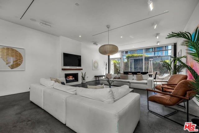 17 N Venice Boulevard, Venice, CA 90291 — photo 4 of 36