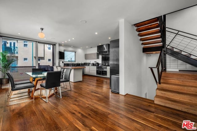 17 N Venice Boulevard, Venice, CA 90291 — photo 8 of 36