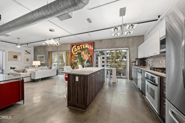645 W 9th Street 200, Los Angeles, CA 90015 — photo 2 of 27