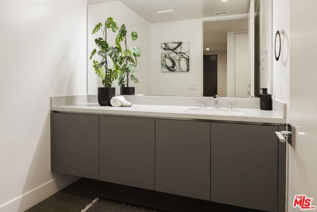 411 S Hamel Road 106, Los Angeles, CA 90048 — photo 12 of 17