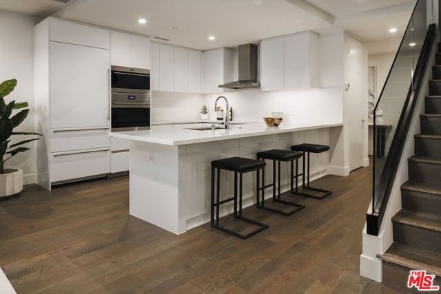 411 S Hamel Road 106, Los Angeles, CA 90048 — photo 2 of 17