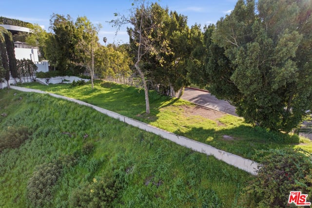 1016 Stradella Road, Los Angeles, CA 90077 — photo 3 of 10