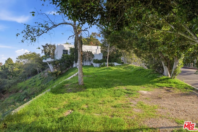 1016 Stradella Road, Los Angeles, CA 90077 — photo 4 of 10