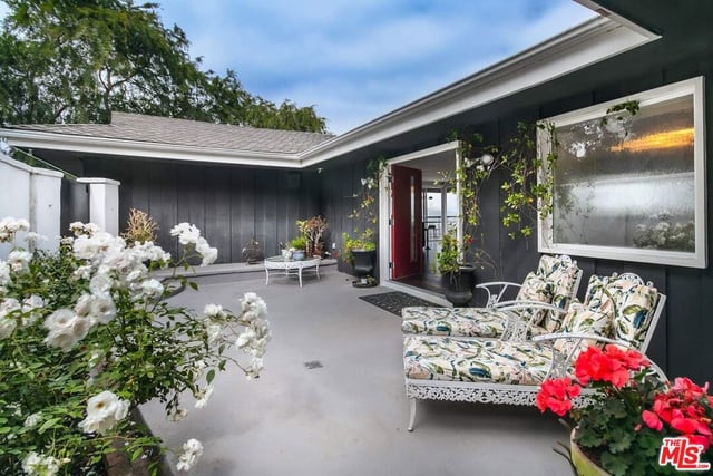 3200 Wrightwood Drive, Studio City, CA 91604 — photo 8 of 40