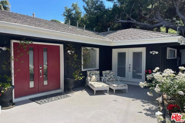 3200 Wrightwood Drive, Studio City, CA 91604 — photo 9 of 40