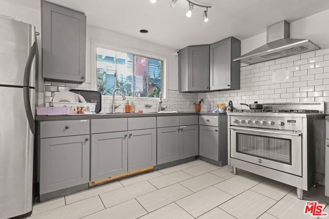 1807 N Van Ness Avenue, Los Angeles, CA 90028 — photo 31 of 42