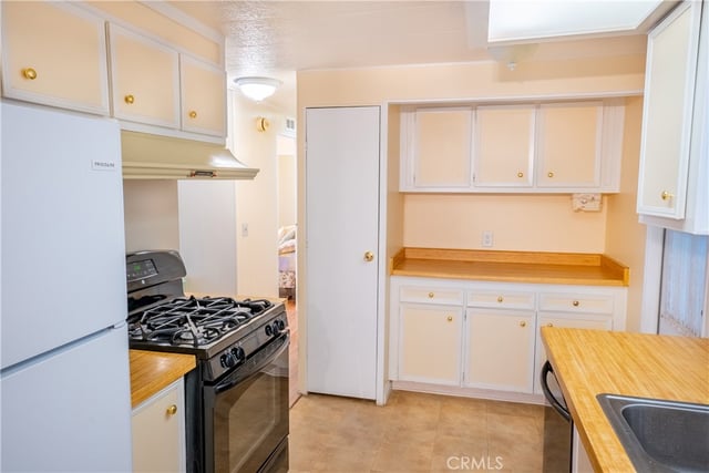 720 W Santa Maria Space 14, Santa Paula, CA 93060 — photo 5 of 31