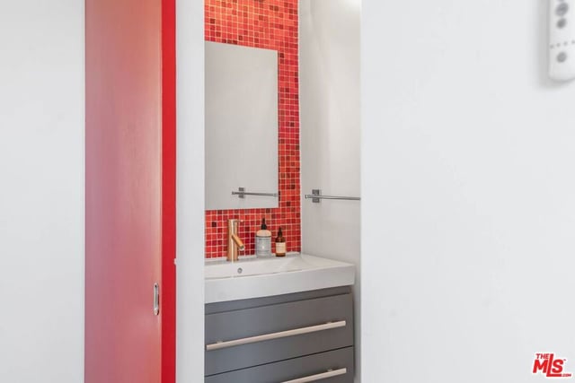 611 N Bronson Avenue 10, Los Angeles, CA 90004 — photo 20 of 23