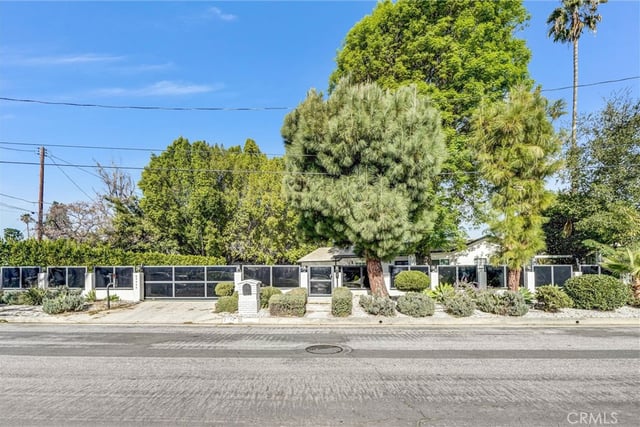 23245 Gonzales Drive, Woodland Hills, CA 91367 — photo 2 of 46