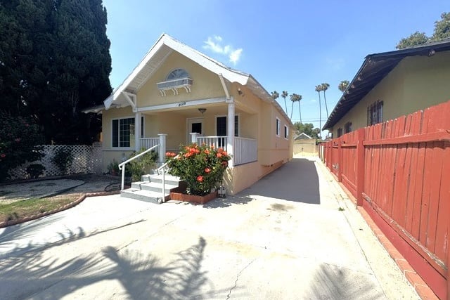 2129 W 30th, Los Angeles, CA 90018 — photo 2 of 37