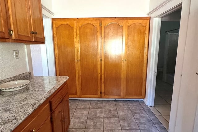2129 W 30th, Los Angeles, CA 90018 — photo 27 of 37