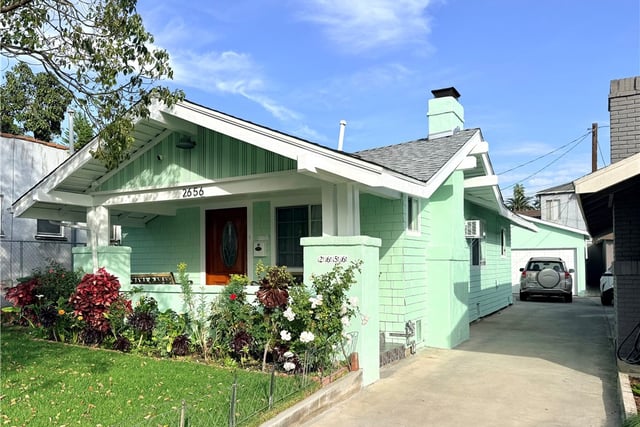 2656 Cimarron Street, Los Angeles, CA 90018 — photo 2 of 20