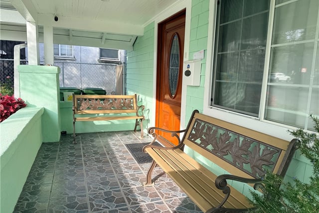 2656 Cimarron Street, Los Angeles, CA 90018 — photo 3 of 20