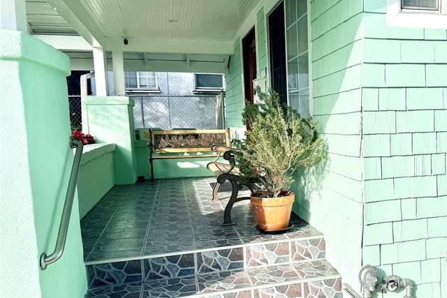2656 Cimarron Street, Los Angeles, CA 90018 — photo 4 of 20