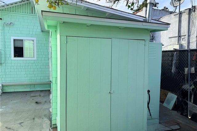 2656 Cimarron Street, Los Angeles, CA 90018 — photo 8 of 20