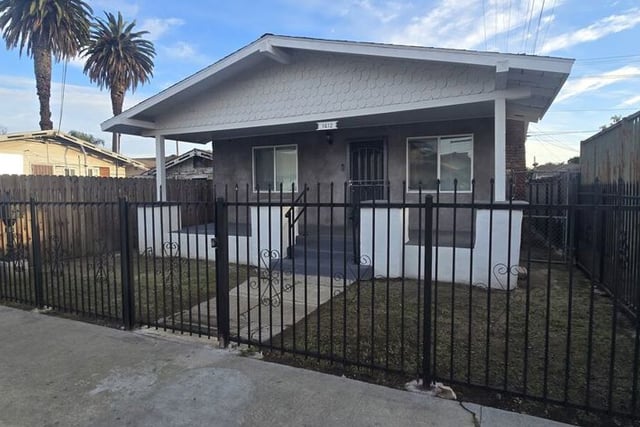 1612 W 55th Street, Los Angeles, CA 90062 — photo 3 of 14