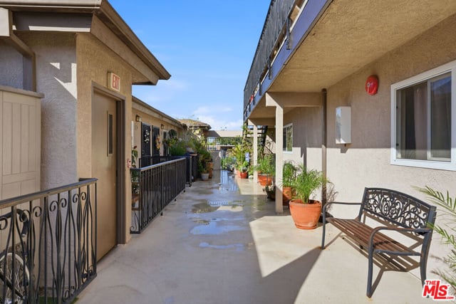 1100 Walnut Avenue 6, Long Beach, CA 90813 — photo 3 of 39