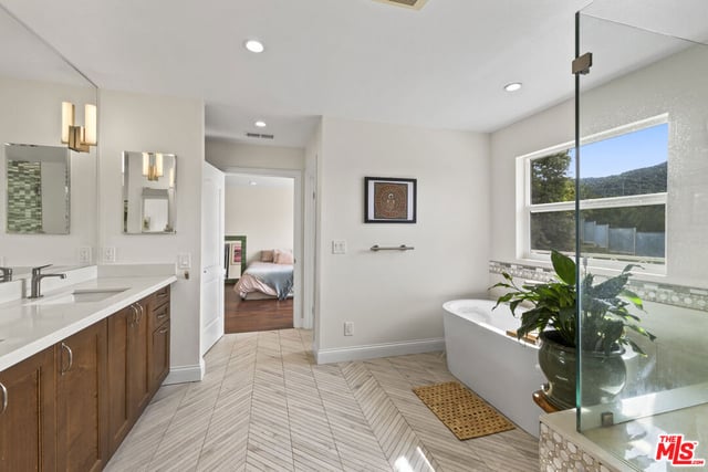 3804 Vista Linda Drive, Encino, CA 91316 — photo 17 of 19